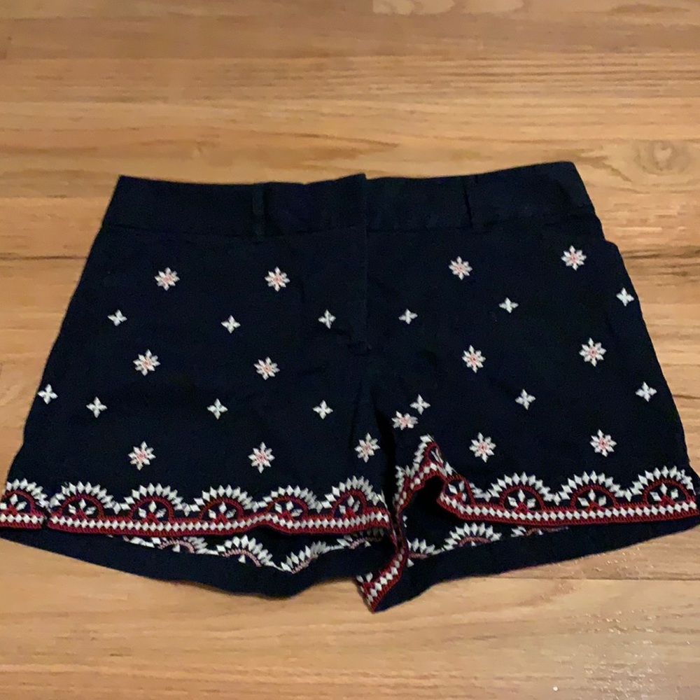 Loft 4” Navy embroidered shorts